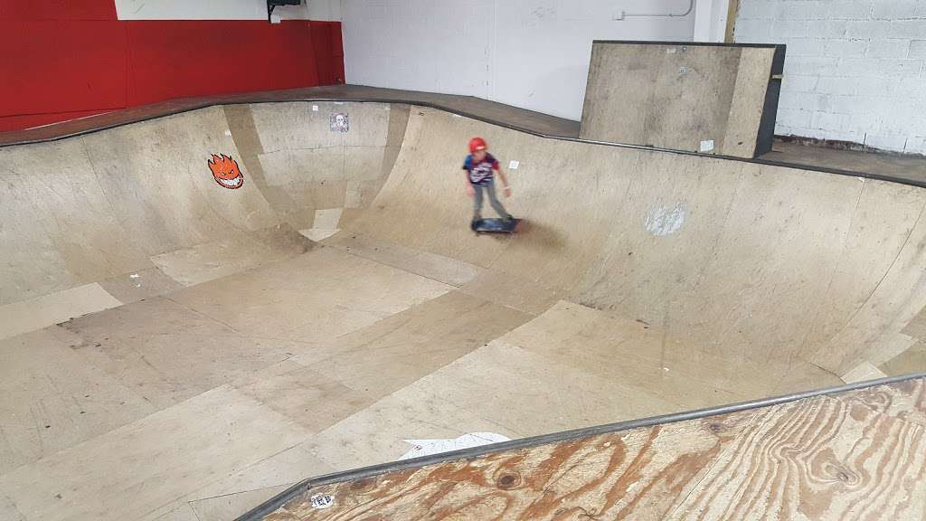 Asylum Skate Park | 29850 North Skokie Hwy, Lake Bluff, IL 60044, USA | Phone: (847) 578-5103