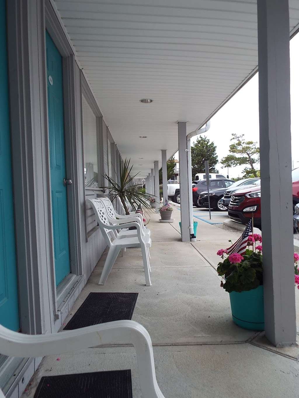 The North Shore Inn | 806 Central Ave, Barnegat Light, NJ 08006, USA | Phone: (609) 494-5001