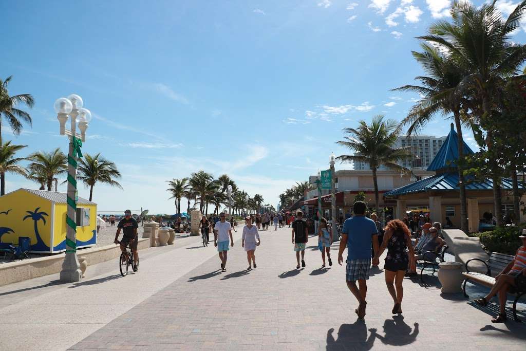 Hollywood Beach | 100, Taylor St, Hollywood, FL 33019, USA