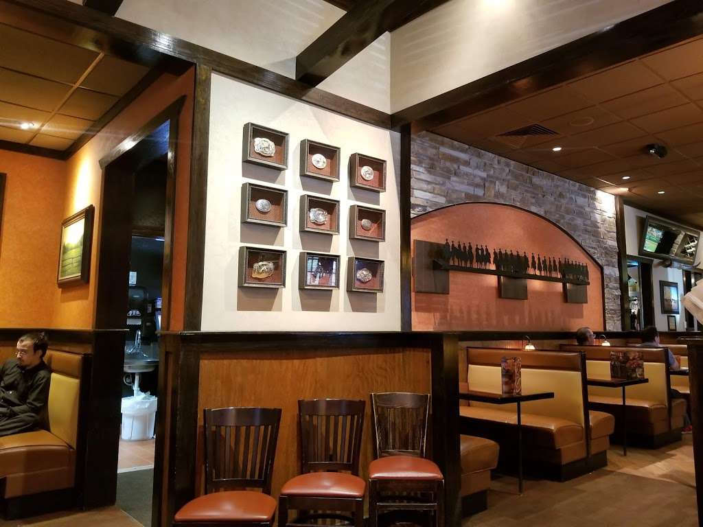 LongHorn Steakhouse | 5803 N Loop 1604 E, San Antonio, TX 78249, USA | Phone: (210) 696-4025