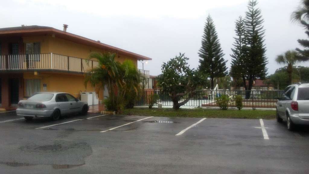 Red Carpet Inn | 4700 W Irlo Bronson Memorial Hwy, Kissimmee, FL 34746, USA | Phone: (407) 396-1133