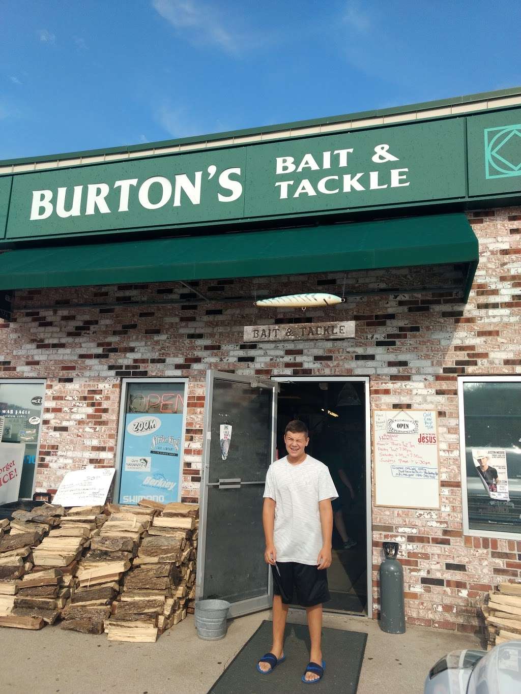 Burtons Bait and Tackle | 119 US-169, Smithville, MO 64089 | Phone: (816) 532-4659