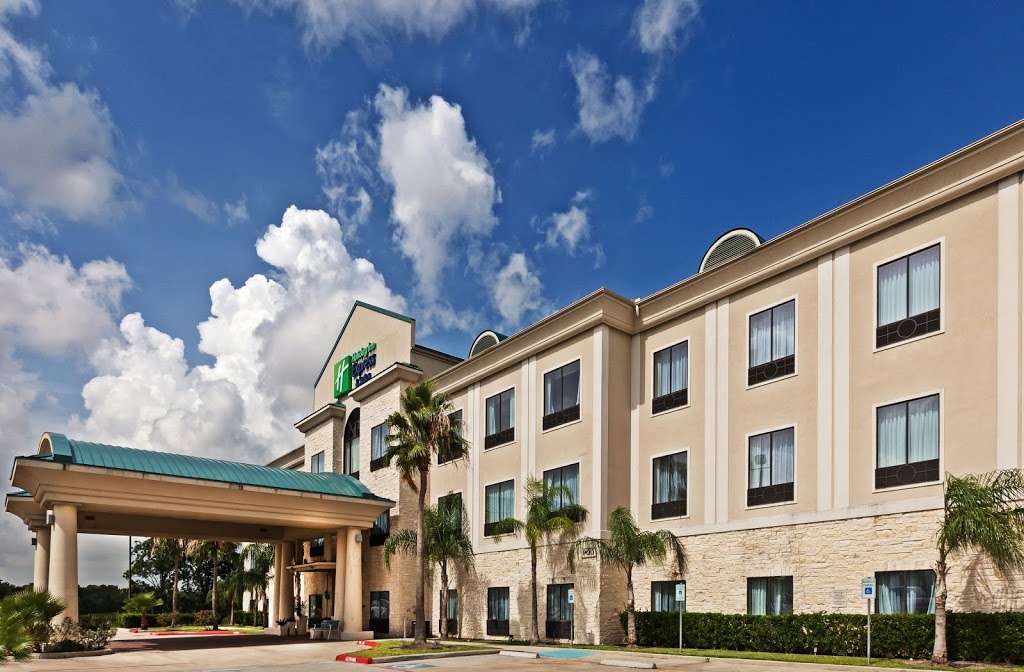 Holiday Inn Express & Suites Houston-Alvin | 900 South Loop 35, Alvin, TX 77511, USA | Phone: (281) 331-8800