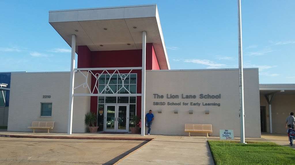 The Lion Lane School | 2210 Ridgecrest Dr, Houston, TX 77055, USA | Phone: (713) 251-6100