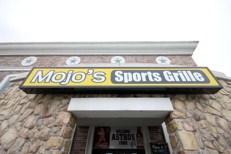 Mojos Sports Grille | 18323 W Lake Houston Pkwy, Humble, TX 77346 | Phone: (281) 812-0405