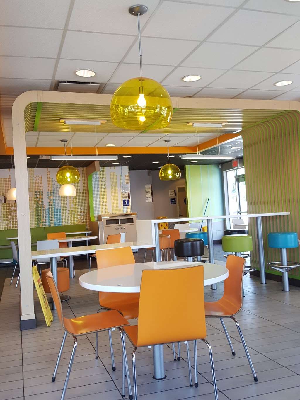 McDonalds | 501 W Imperial Hwy, Los Angeles, CA 90044, USA | Phone: (323) 756-9006