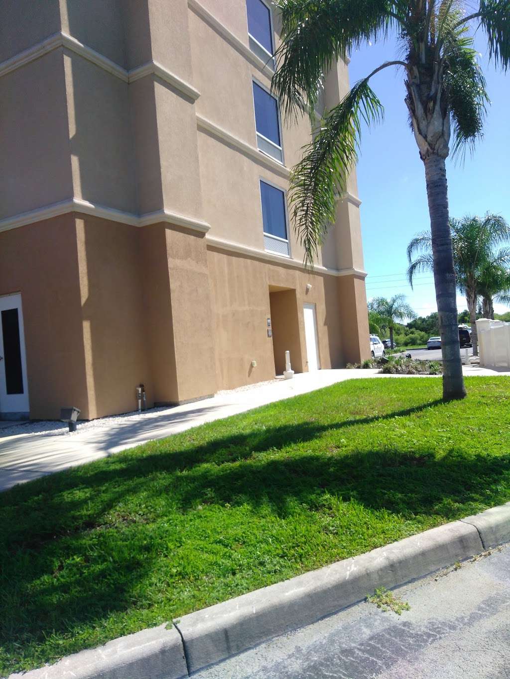 Hampton Inn & Suites Lake Wales | 22900 US-27, Lake Wales, FL 33859, USA | Phone: (863) 734-3000