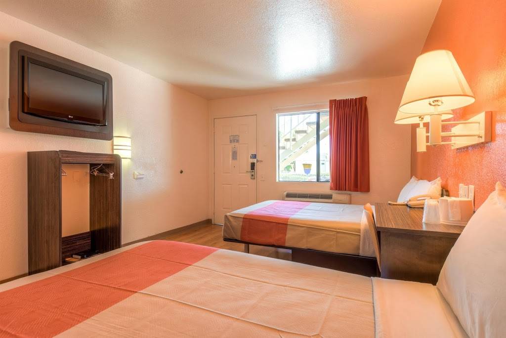 Motel 6 Chula Vista, CA - San Diego | 745 E St, Chula Vista, CA 91910 | Phone: (619) 422-4200