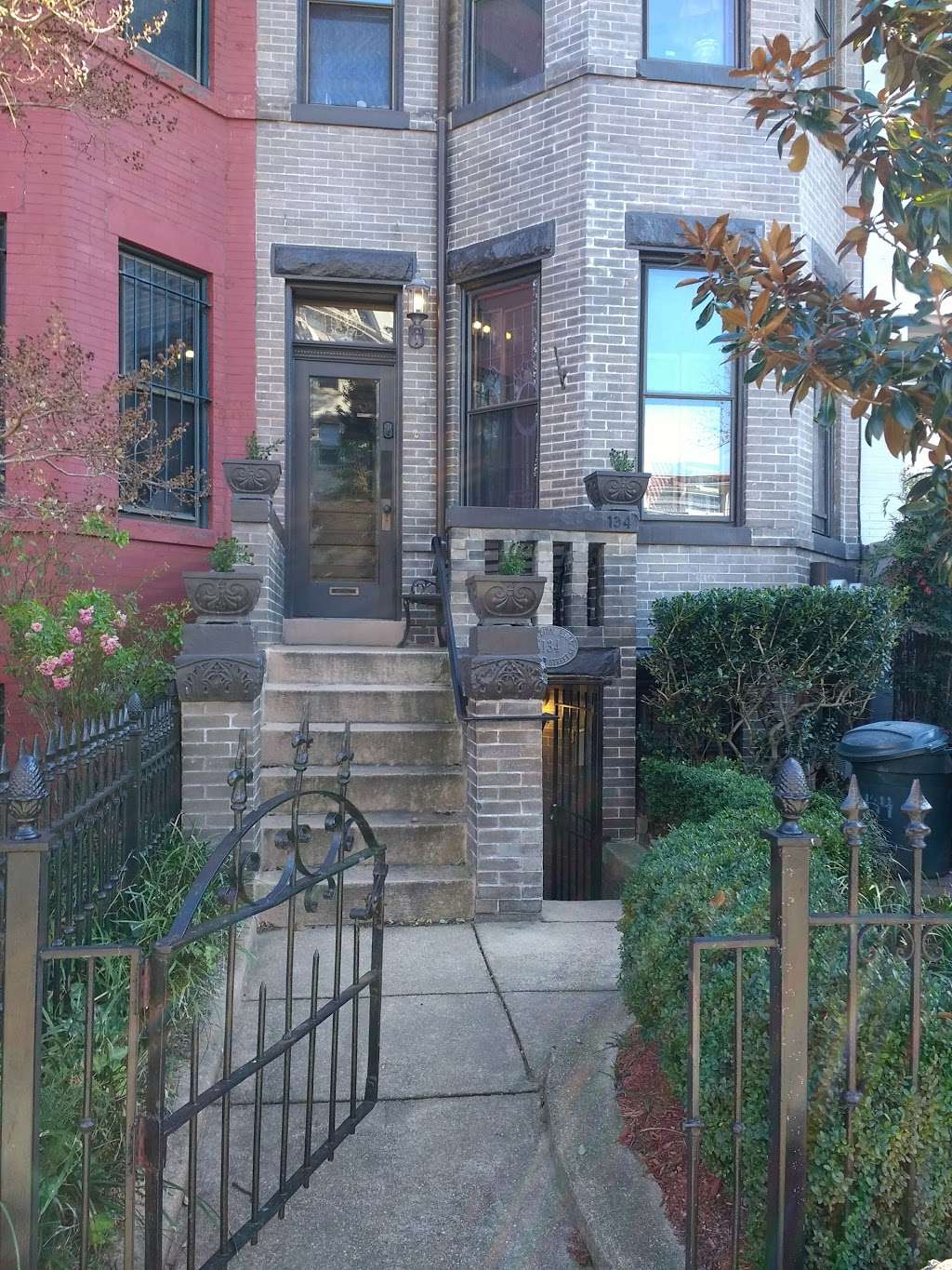 A Capitol Place Bed & Breakfast | 134 12th St SE, Washington, DC 20003, USA | Phone: (202) 543-1020