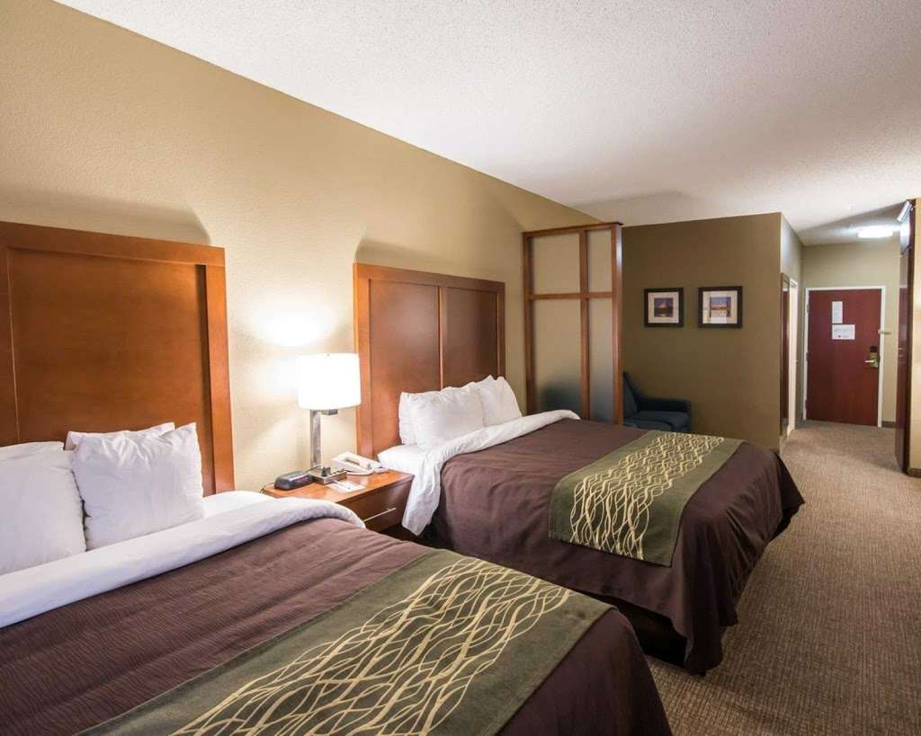 Comfort Inn & Suites | 404 North, I-35E, Red Oak, TX 75154, USA | Phone: (972) 617-7797