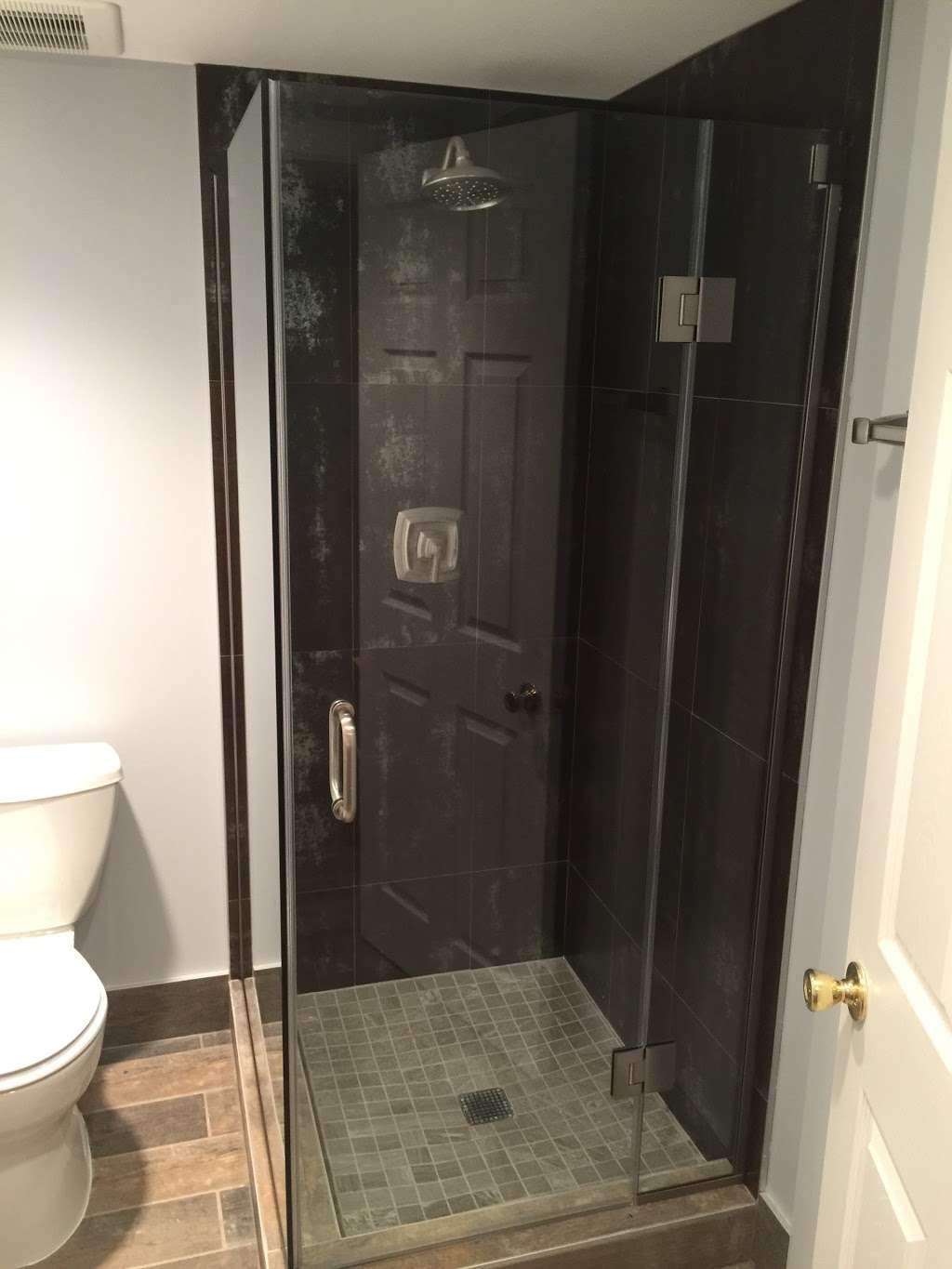 Frameless shower doors and glass works | 42 Farm Rd, Middletown, NJ 07748, USA | Phone: (646) 854-7674
