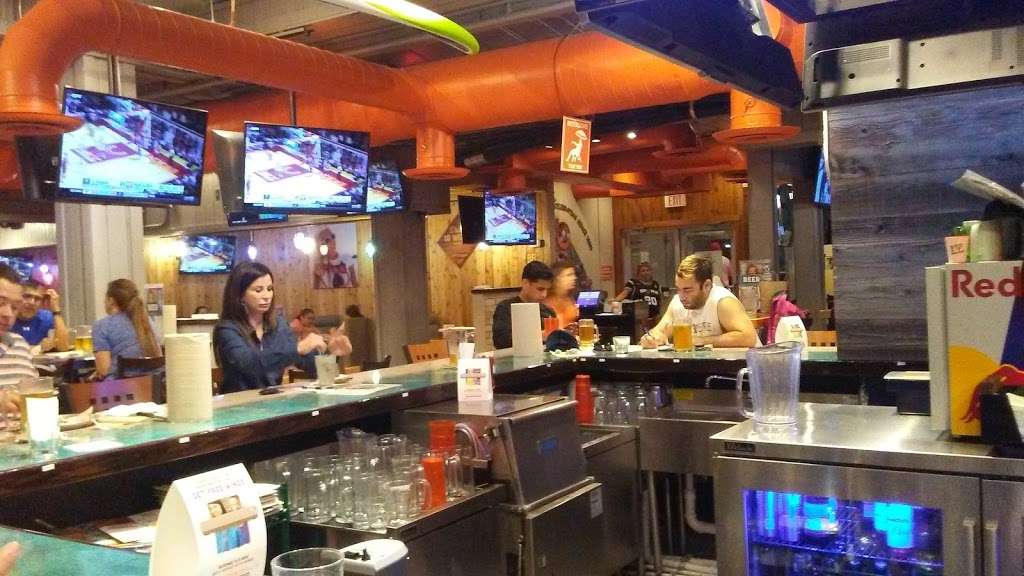 Hooters | 15412 IH 35 N, Selma, TX 78154, USA | Phone: (210) 946-4668