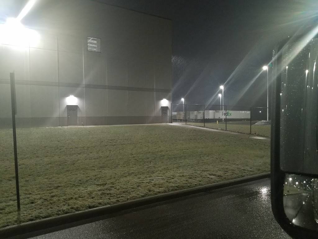 Amazon Fulfillment Truck Entrance CMH2 | 6050 Gateway Ct, Groveport, OH 43125, USA | Phone: (877) 684-5069