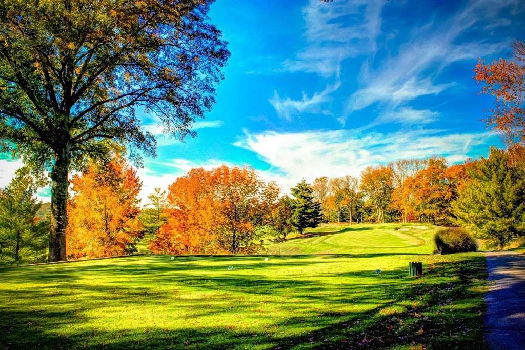 Harrison Lake Country Club | 588 Country Club Rd, Columbus, IN 47201, USA | Phone: (812) 342-4457