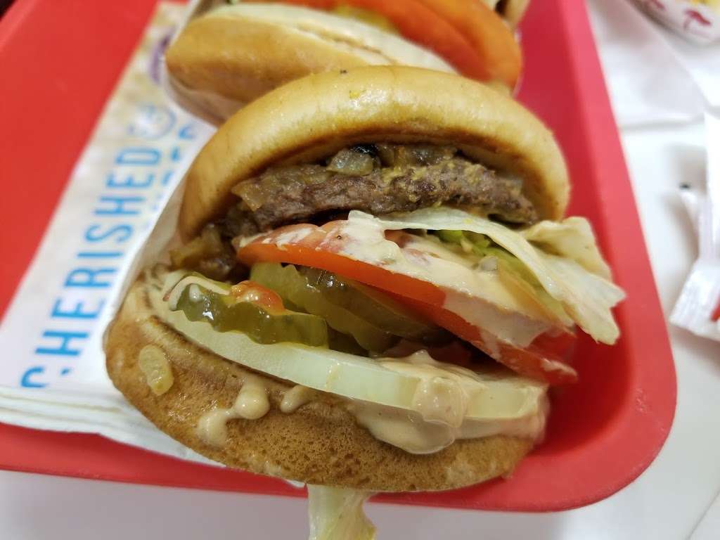 In-N-Out Burger | 13074 Main St, Hesperia, CA 92345, USA | Phone: (800) 786-1000