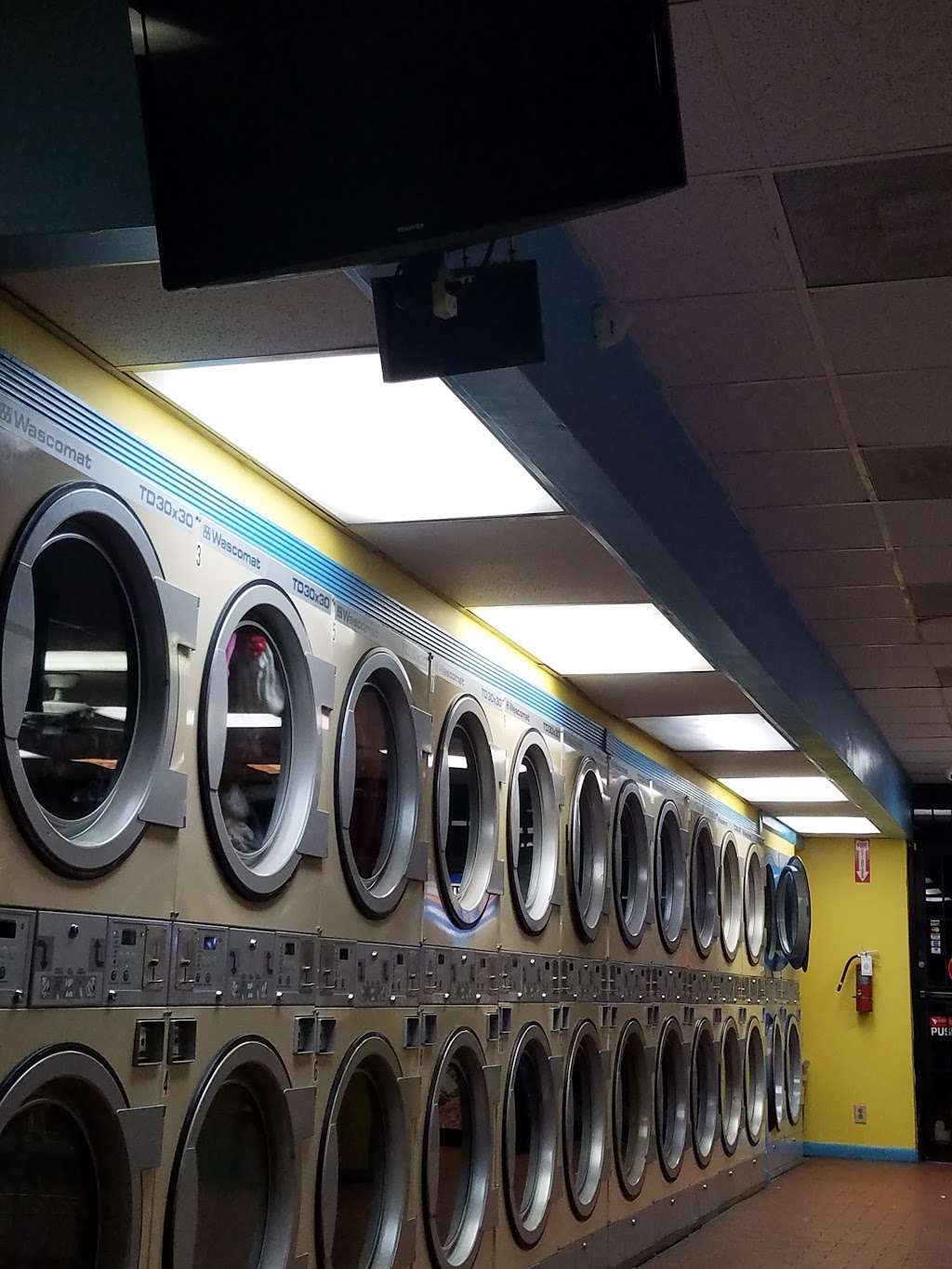 Acadia Coin Laundry | 19525 NW 57th Ave, Opa-locka, FL 33055, USA | Phone: (786) 440-5953