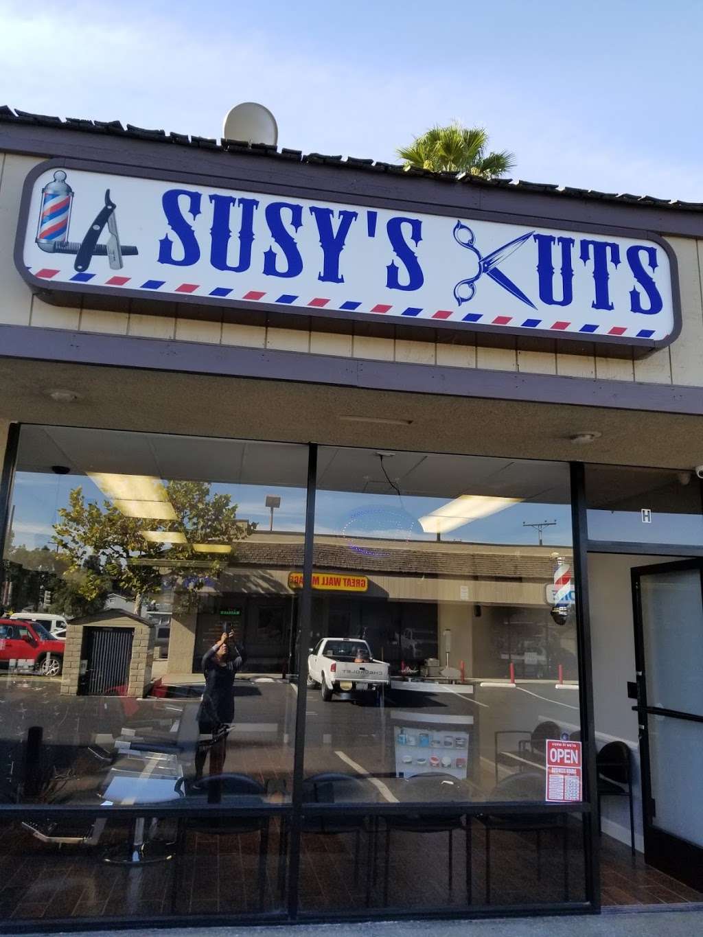 LA Susys Cuts | 8205 Garfield Ave suite h, Bell Gardens, CA 90201 | Phone: (562) 832-0926