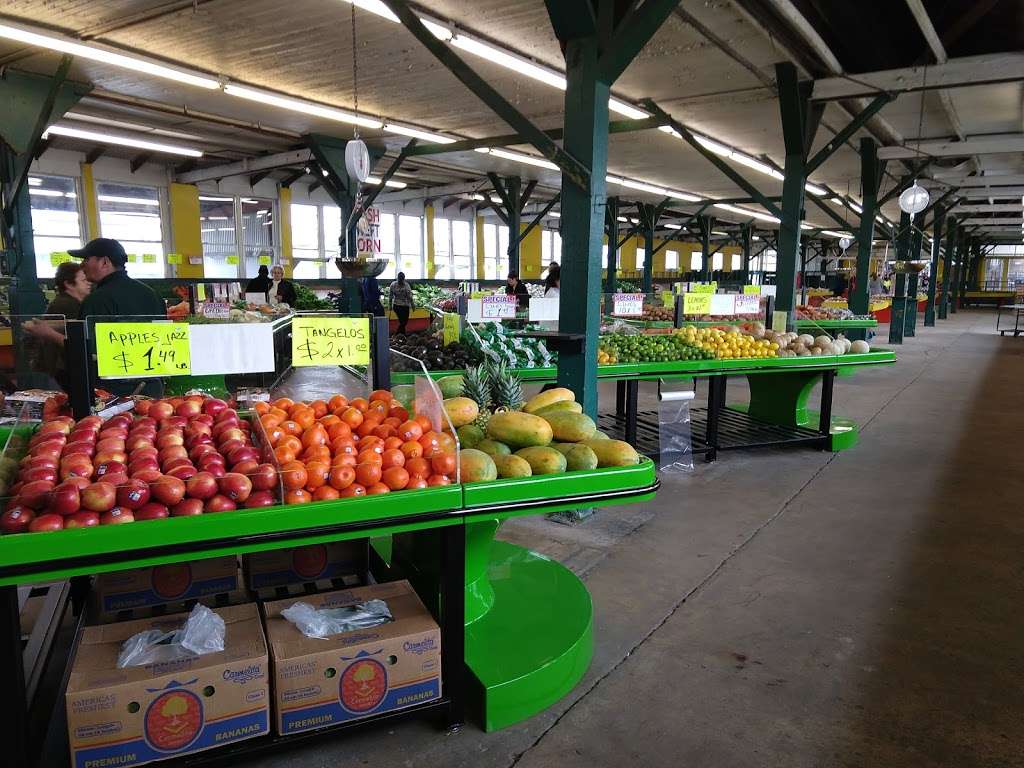 Juniors Farmers Market in the Heights | 2520 Airline Dr, Houston, TX 77009, United States