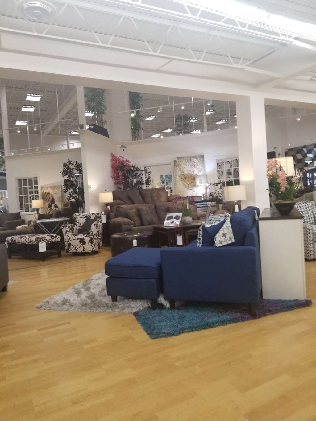 Bob’s Discount Furniture and Mattress Store | 1120 Newport Ave, South Attleboro, MA 02703, USA | Phone: (508) 915-5000