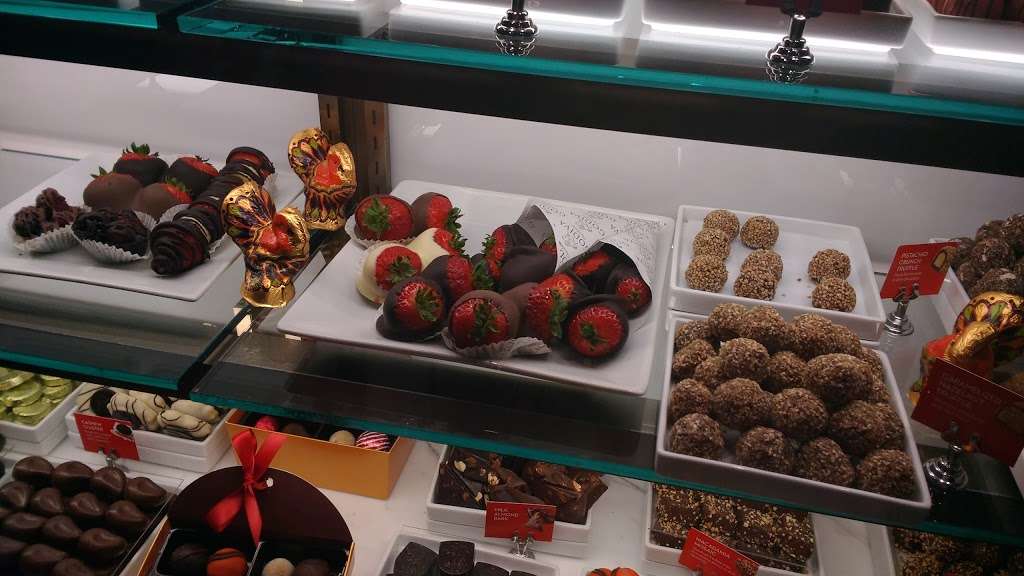 Godiva Chocolatier | 1 Premium, Outlet Blvd, Wrentham, MA 02093 | Phone: (508) 384-2729