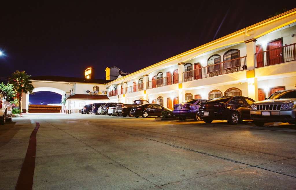 Palace Inn Baytown @ Garth Rd | 5244 East Fwy, Baytown, TX 77521, USA | Phone: (281) 421-5550