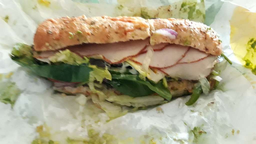 Subway | 14898 Dale Evans Pkwy, Apple Valley, CA 92307, USA | Phone: (760) 240-3180