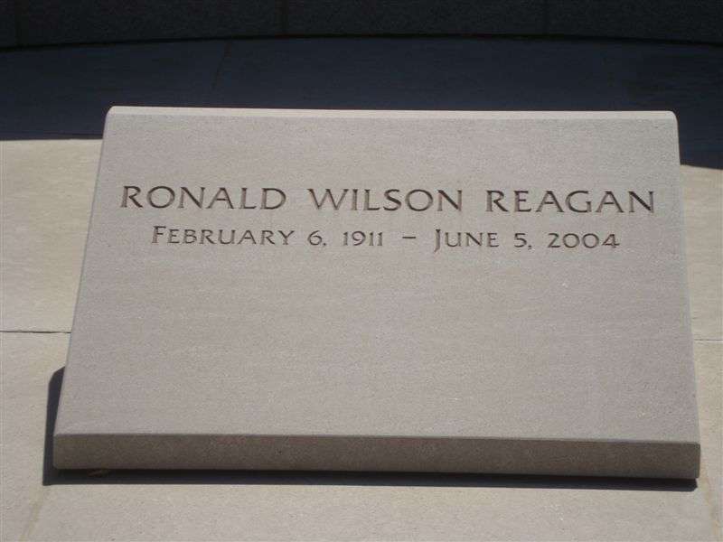 Ronald Reagan Gravesite | 40 Presidential Dr, Simi Valley, CA 93065, USA | Phone: (805) 522-2977