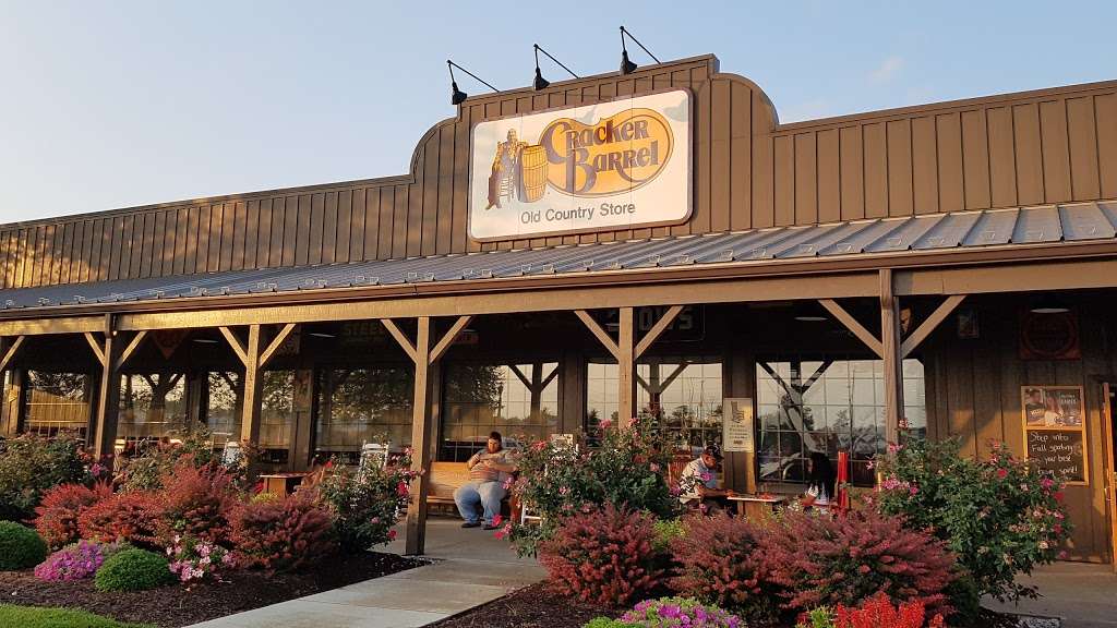 Cracker Barrel Old Country Store | 6256 Cambridge Way, Plainfield, IN 46168, USA | Phone: (317) 838-9198