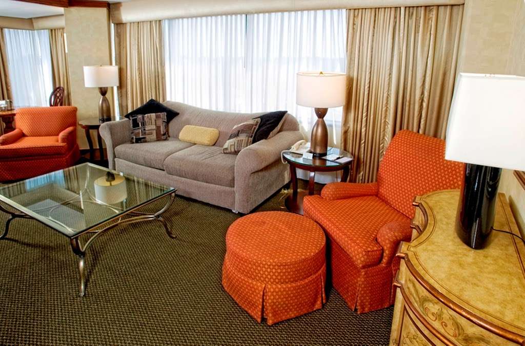 DoubleTree by Hilton Hotel Kansas City - Overland Park | 10100 College Blvd, Overland Park, KS 66210 | Phone: (913) 451-6100