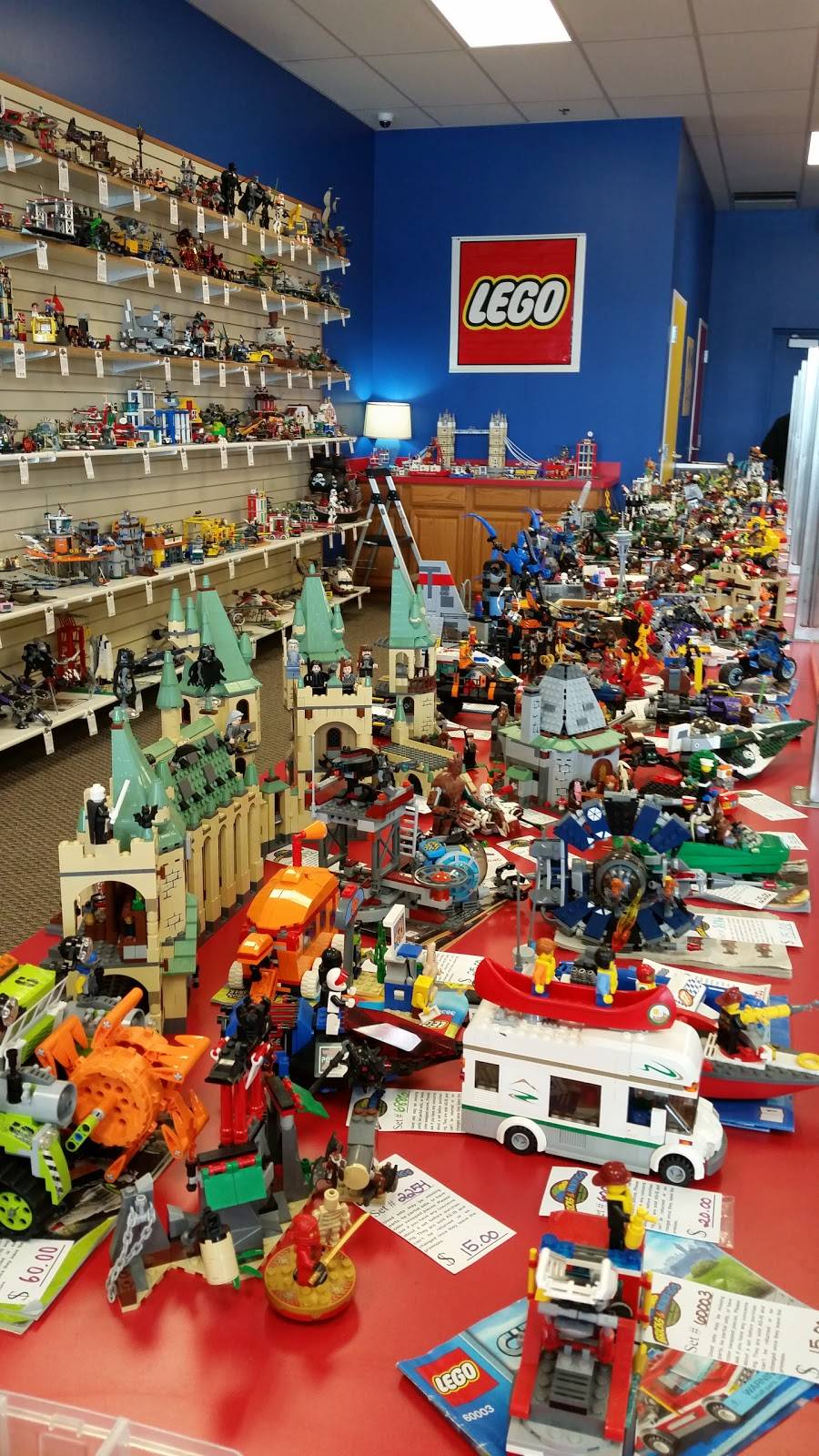 Bricks & Minifigs | 1721 N Dysart Rd #108, Avondale, AZ 85392, USA | Phone: (623) 518-3113