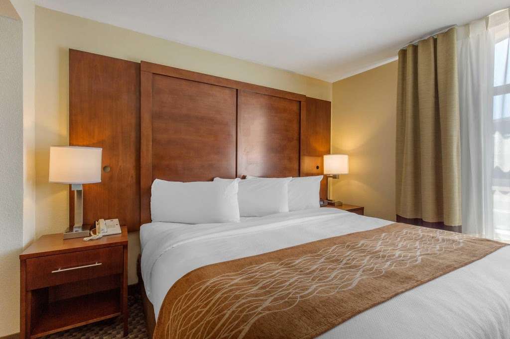 Comfort Inn & Suites SW Houston Sugarland | 11050 Southwest Fwy, Houston, TX 77074, USA | Phone: (281) 568-6969