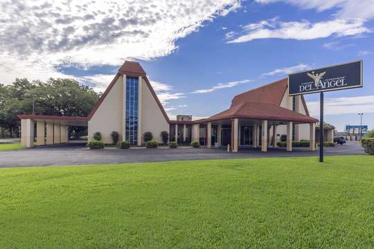 Funeraria Del Angel | 5100 North Fwy, Houston, TX 77022, USA | Phone: (713) 695-6881