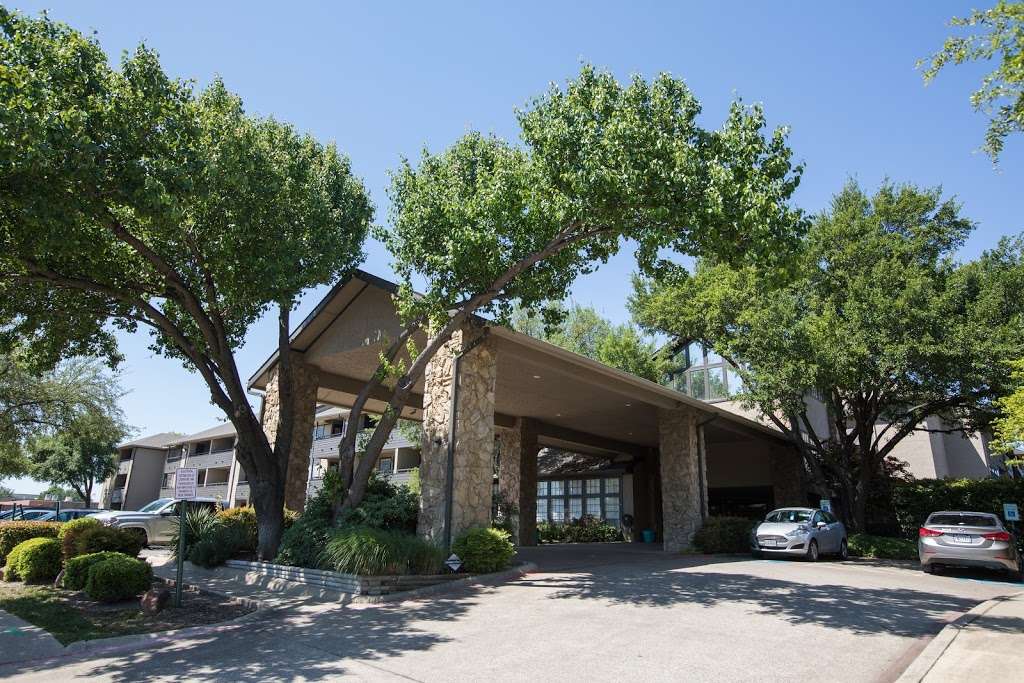 Lakeland Hills Senior Living | 3305 Dilido Rd, Dallas, TX 75228, USA | Phone: (214) 321-7300