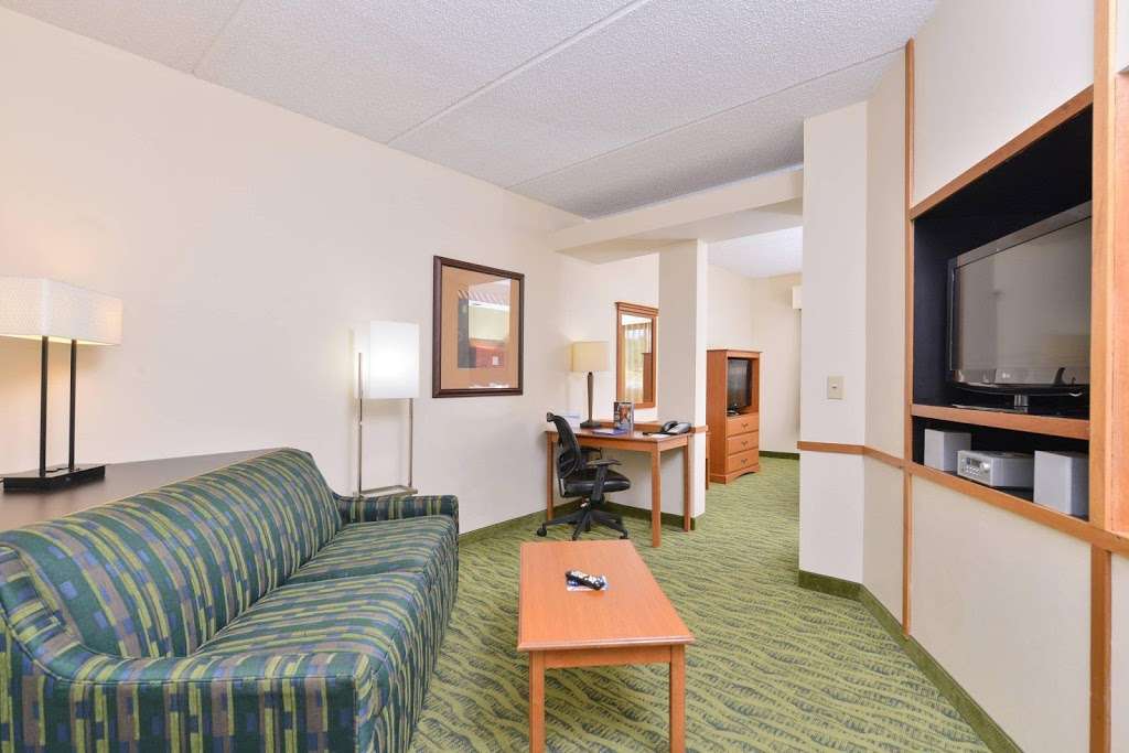 Fairfield Inn & Suites by Marriott Hickory | 1950 13th Ave Dr SE, Hickory, NC 28602, USA | Phone: (828) 431-3000