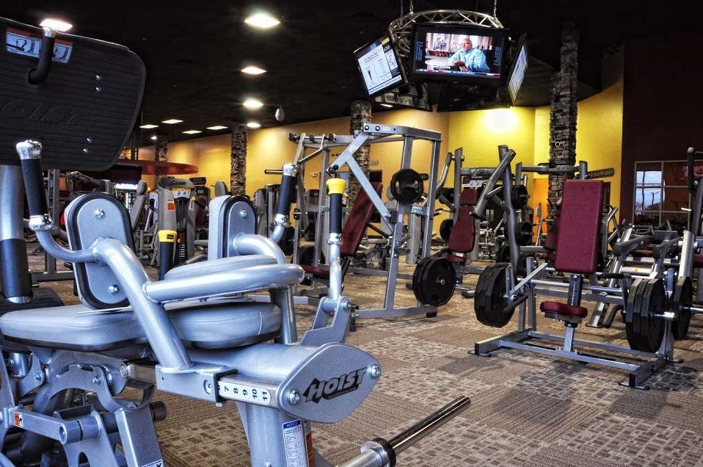 Golds Gym | 5650 NC-49 S, Harrisburg, NC 28075, USA | Phone: (704) 455-4653