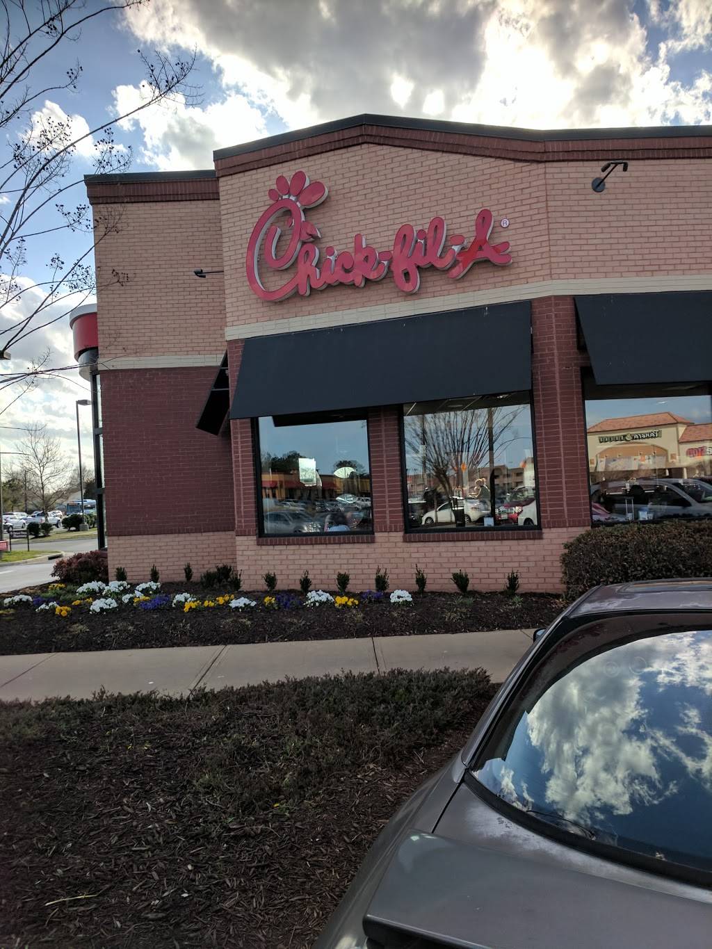 Chick-fil-A | 877 Lynnhaven Pkwy, Virginia Beach, VA 23452, USA | Phone: (757) 468-1003