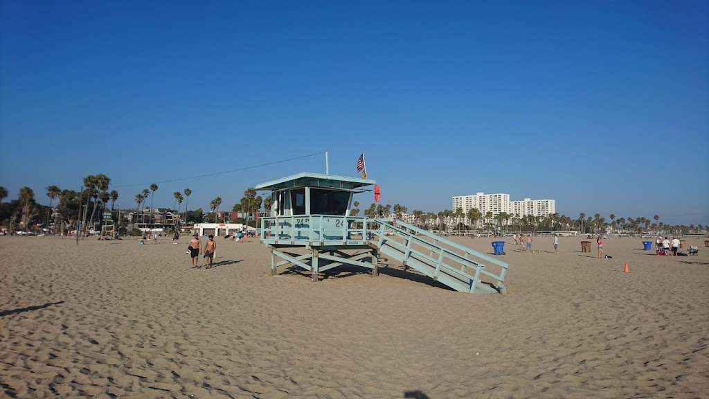 Perry’s Cafe and Beach Rentals - 2600 | 2600 Ocean Front Walk, Santa Monica, CA 90405, USA | Phone: (310) 584-9306