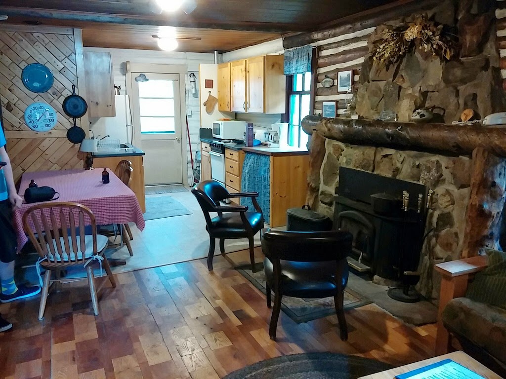 The Raymond Cabins and Store - real estate agency  | Photo 4 of 10 | Address: 2184 Riverside Dr, Lyons, CO 80540, USA | Phone: (720) 934-8327