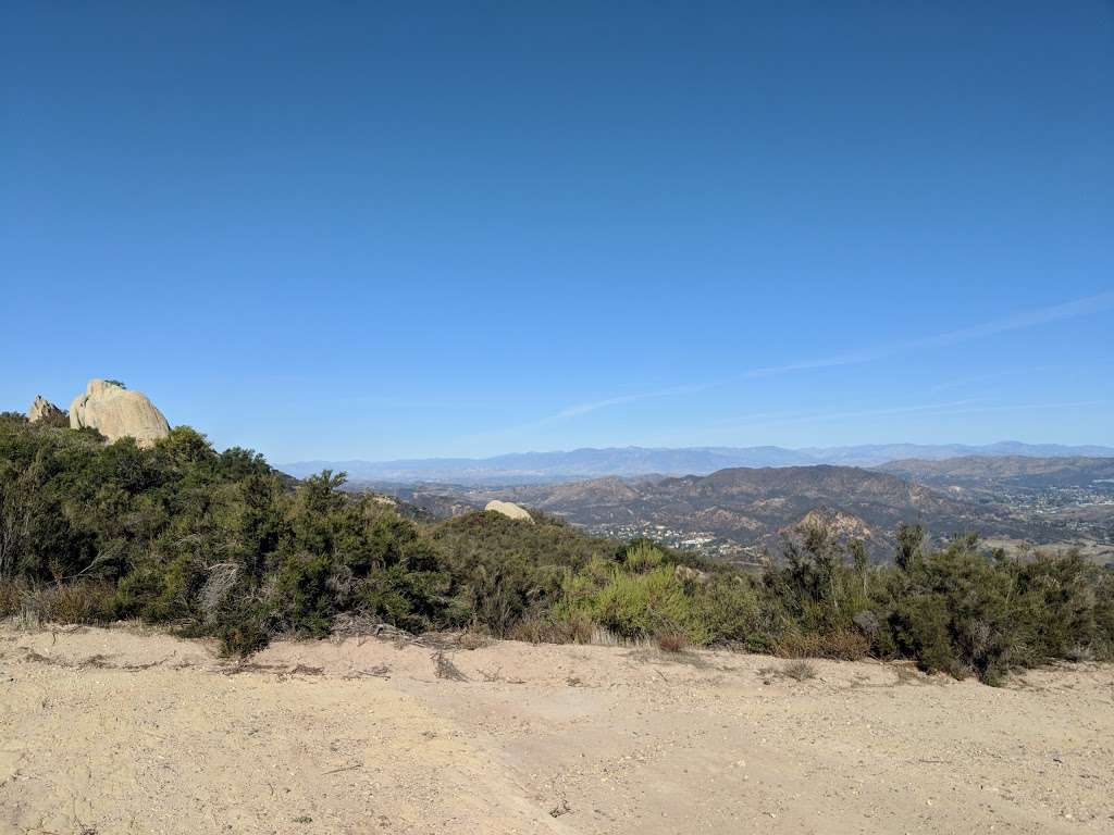 Castro Crest Trailhead | Mesa Peak Motorway, Agoura Hills, CA 91301, USA