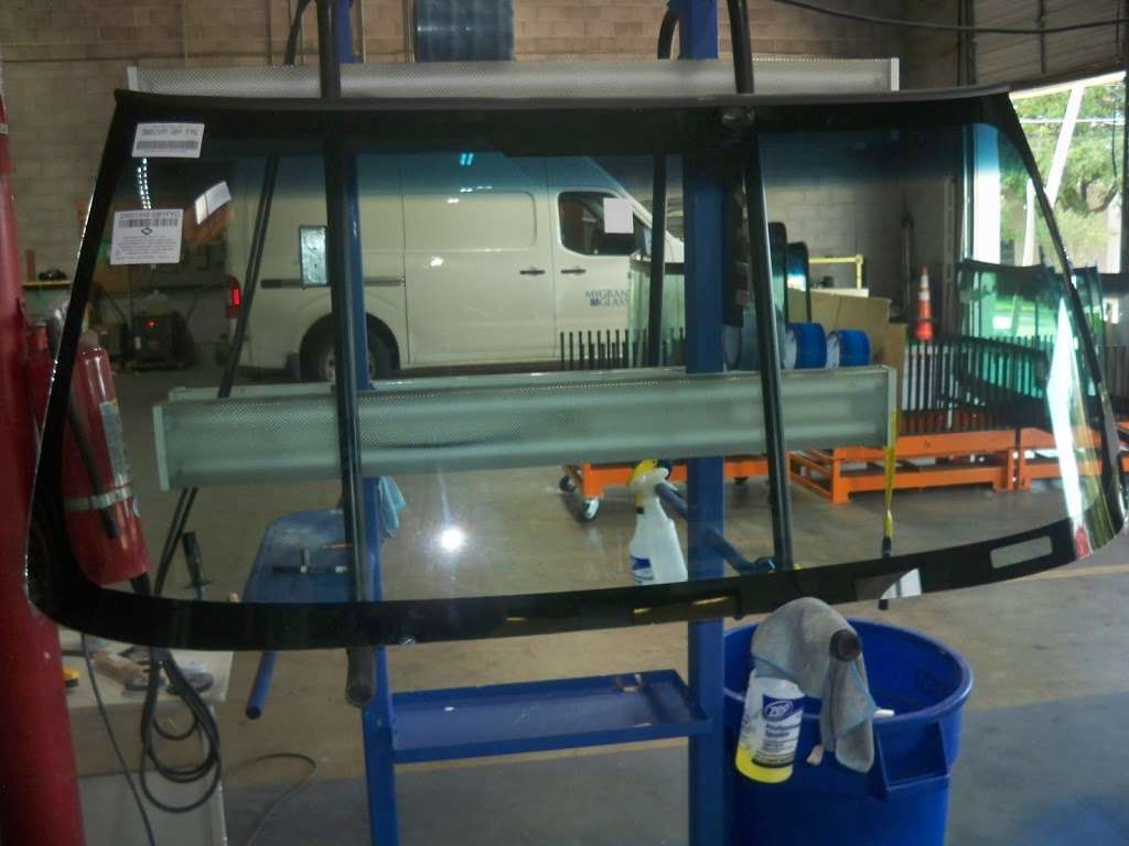 Mid Cities Auto Glass | 6609 Industrial Dr, Sachse, TX 75048, USA | Phone: (214) 609-9800