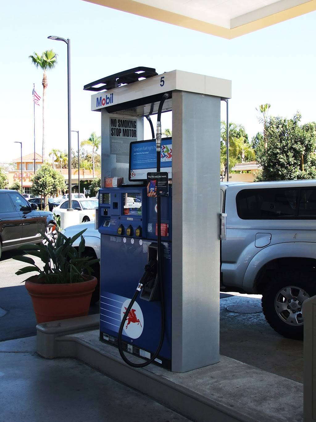 Harbor View Mobil | 2500 San Joaquin Hills Rd, Corona Del Mar, CA 92625, USA | Phone: (949) 640-4759