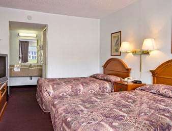 Days Inn by Wyndham Ruther Glen Kings Dominion Area | 24320 Rogers Clark Blvd, Ruther Glen, VA 22546, USA | Phone: (804) 223-3211