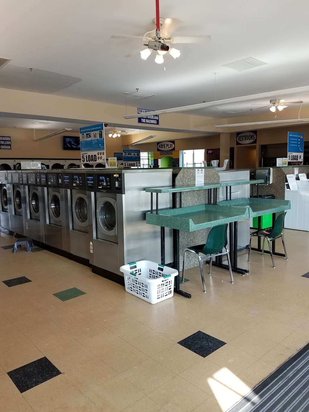 My Family Laundry | 106 W Rollins Rd, Round Lake Beach, IL 60073, USA | Phone: (847) 201-1129