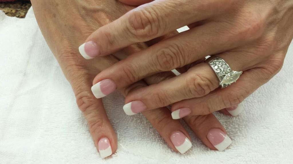 J Nails And Spa | 8715, 15921 Weber Rd #D, Crest Hill, IL 60403 | Phone: (815) 836-3632