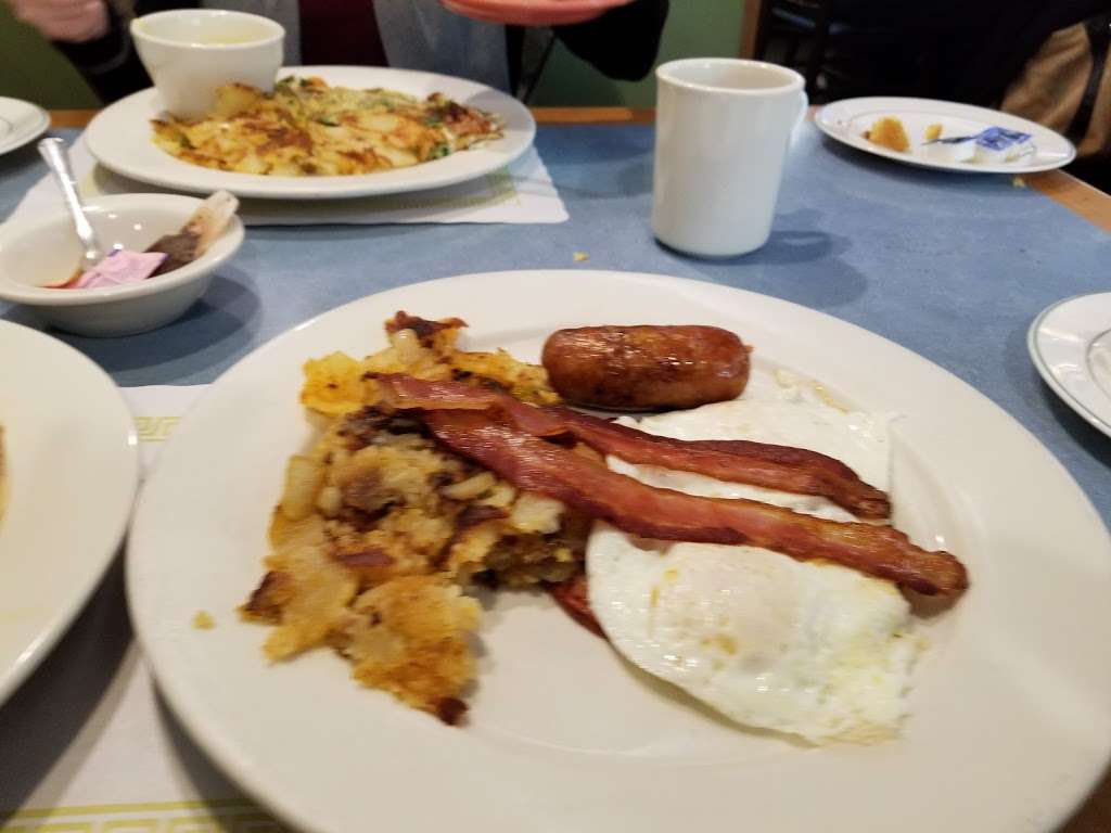 Forum Diner | 315 W Main St, Bay Shore, NY 11706, USA | Phone: (631) 666-4455