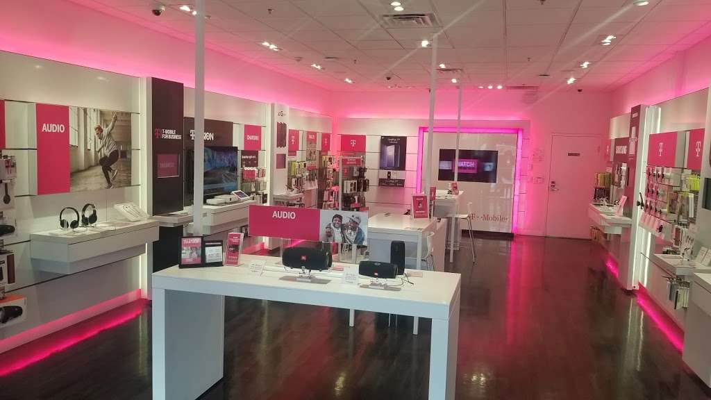 T-Mobile | 680 W Huntington Dr, Monrovia, CA 91016, USA | Phone: (626) 927-8529