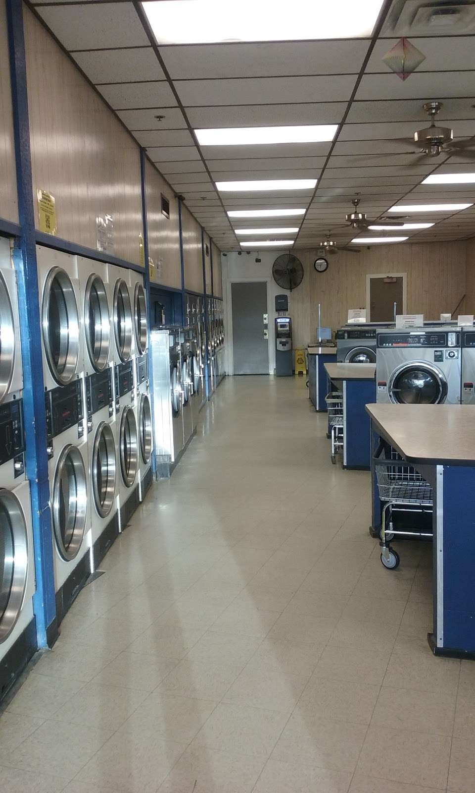 Hanover Quick Wash Laundromat | 6736 Barrington Rd, Hanover Park, IL 60133, USA | Phone: (630) 213-7179