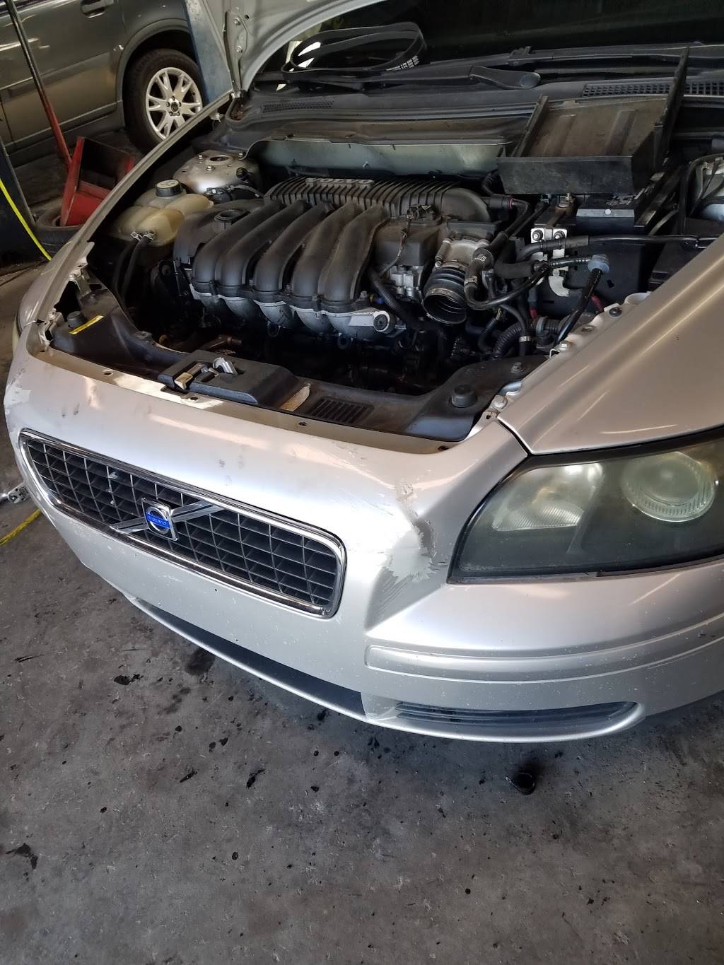 Auto Disassembly Volvo | 930 Chattahoochee Ave NW, Atlanta, GA 30318 | Phone: (404) 351-7730