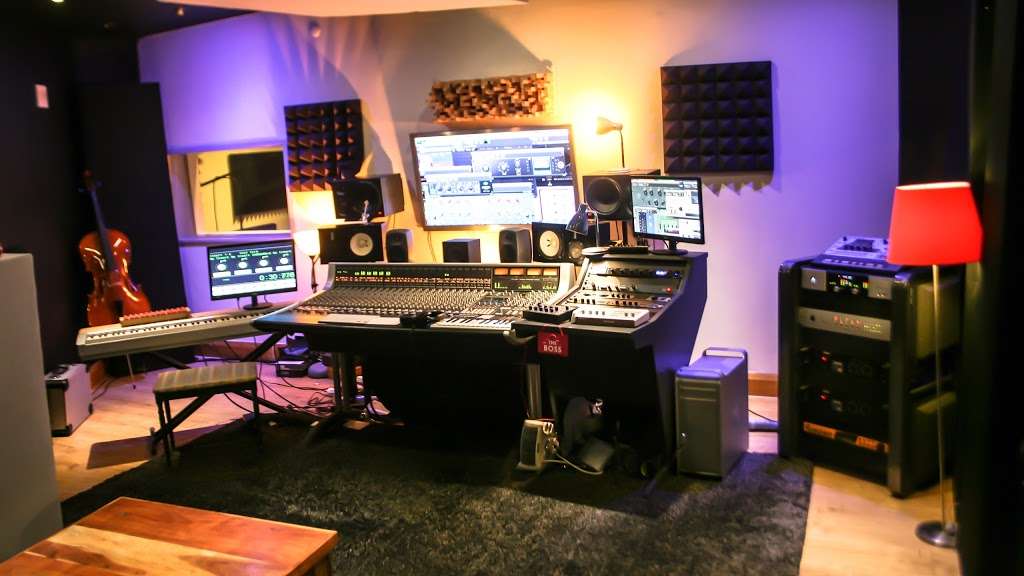 Hilltop Recording Studios | Well Hill, Orpington BR6 7PR, UK | Phone: 07758 531555