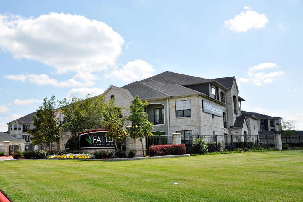 Falls at Eagle Creek Apartments | 9702 N Sam Houston Pkwy E, Humble, TX 77396 | Phone: (281) 458-7889